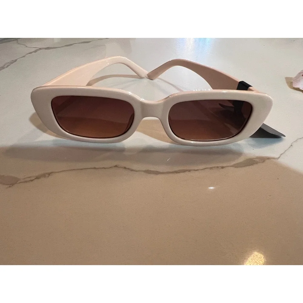 House of Harlow 1960 Cream Rectangle Sunglasses with Brown Lenses NWT